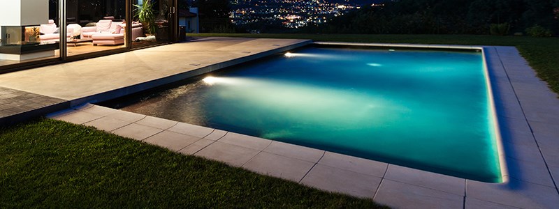 Come illuminare una piscina?