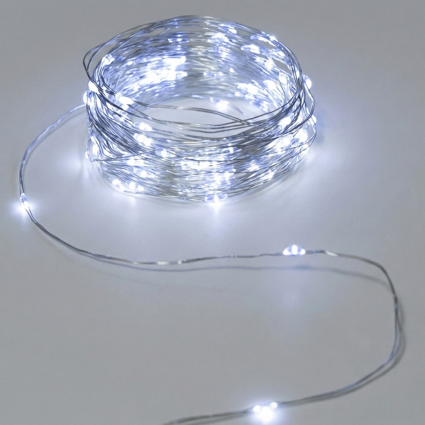 Aigostar - Catena luminosa LED per esterni 50 LED, alimentazione 3xAA, 5,3 m, bianco freddo
