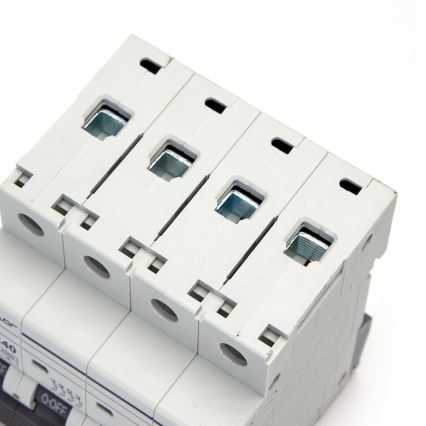 Aigostar - Interruttore magnetotermico 4 poli 4P-63A-C 400V