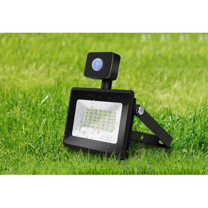 Aigostar - Proiettore LED con sensore LED/50W/230V 4000K IP65 nero