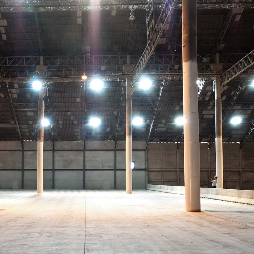 Apparecchio industriale High Bay LED/100W/230V 4000K IP65