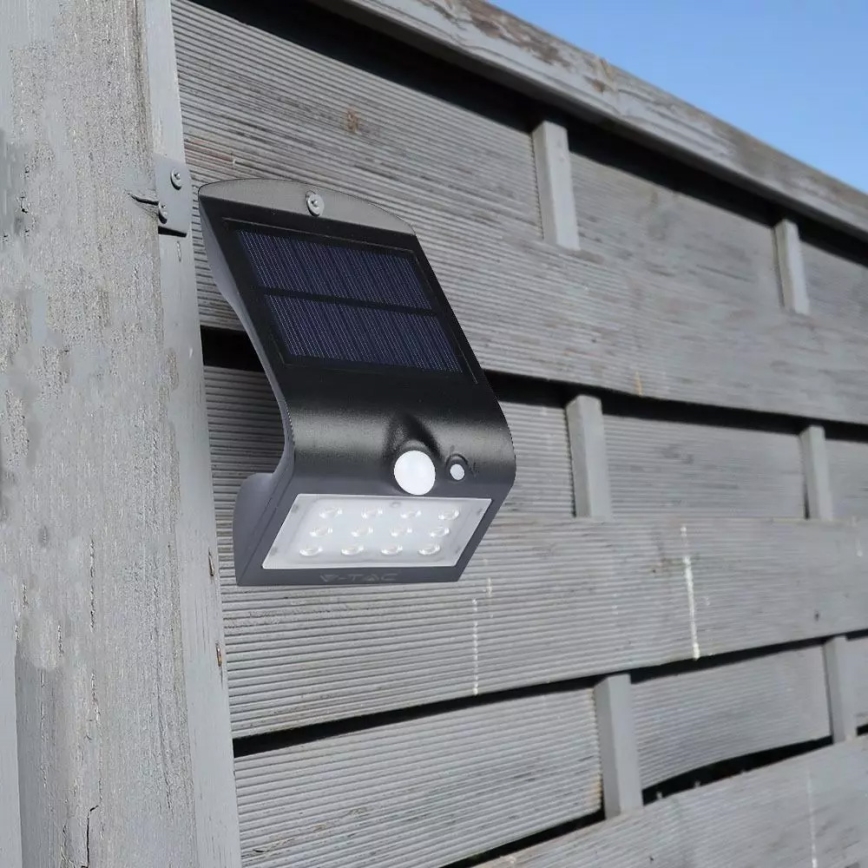 Applique a LED solare con sensore LED/1.5W/3,7V IP65 1200 mAh