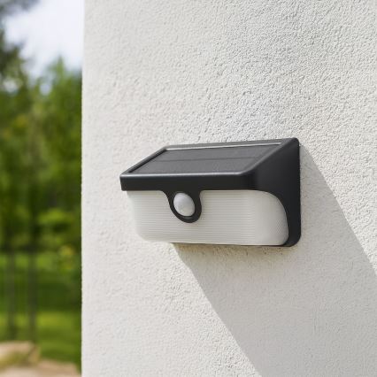 Applique solare LED con sensore LINK LED/5W/3,7V IP65 nera