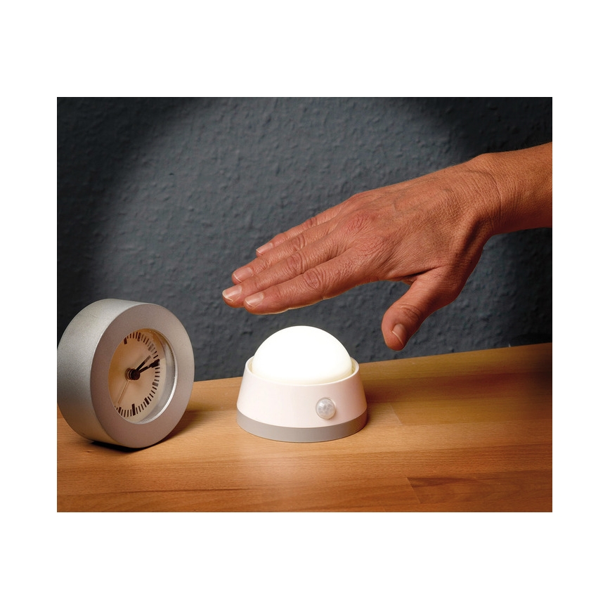Brennenstuhl - Lampada LED orientativa con sensore di movimento LED/3xAA 3000K