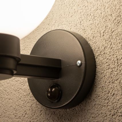 Brilagi - Applique da esterno con sensore di movimento HARBOR 1xE27/40W/230V IP33 nero/bianco