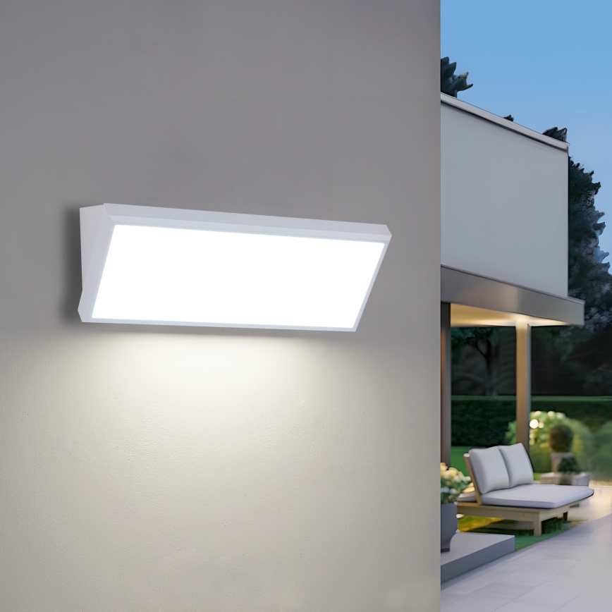 Brilagi - Lampada da parete LED per esterni TRIANGLE LED/42W/230V 3000/4000/6500K 45 cm bianca IP65