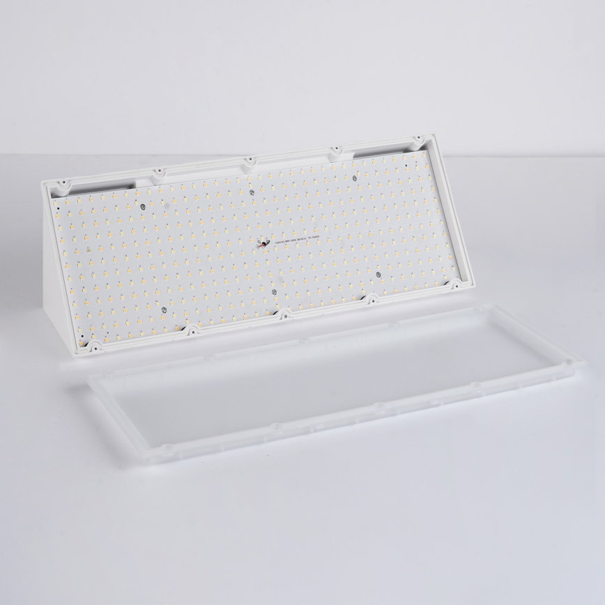 Brilagi - Lampada da parete LED per esterni TRIANGLE LED/42W/230V 3000/4000/6500K 45 cm bianca IP65