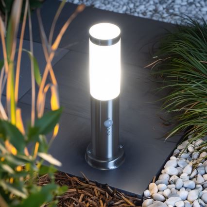 Brilagi - Lampada da esterno con sensore NOVA 1xE27/15W/230V 40 cm IP44 cromo opaco