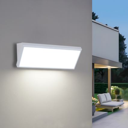Brilagi - Applique da esterno LED con sensore TRIANGLE LED/42W/230V 45 cm bianco IP65