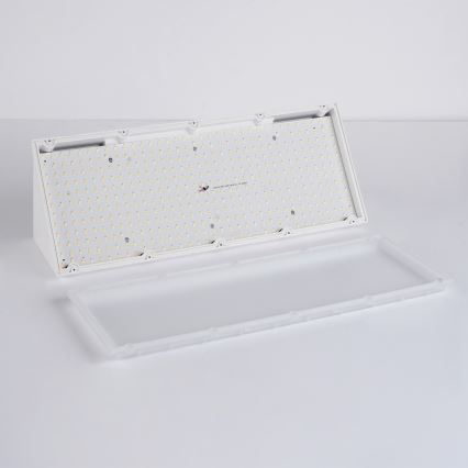 Brilagi - Applique da esterno LED con sensore TRIANGLE LED/42W/230V 45 cm bianco IP65