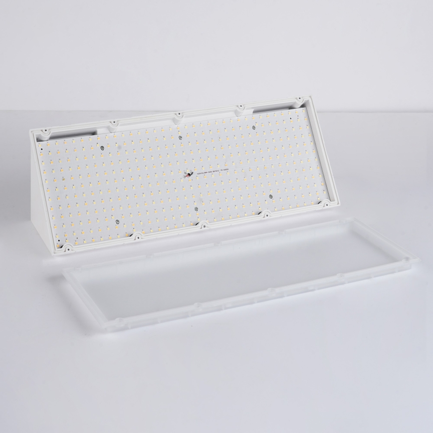 Brilagi - Applique da esterno LED con sensore TRIANGLE LED/42W/230V 45 cm bianco IP65