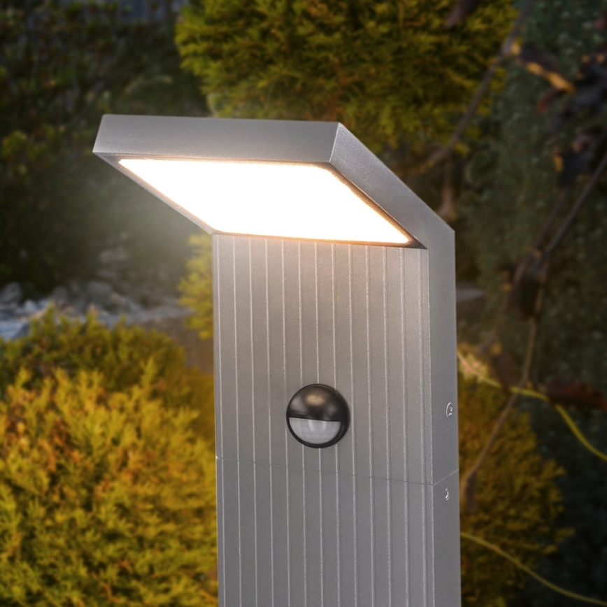 Brilagi - Lampada LED da esterno con sensore RIANO LED/8W/230V argento IP65 80 cm