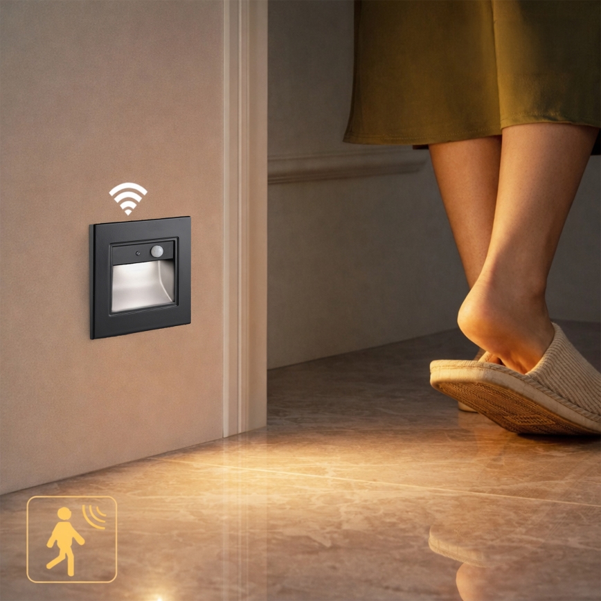 Brilagi - Lampada LED per gradini con sensore STEP LIGHT LED/1,5W/230V IP44 nera