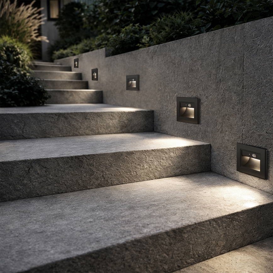 Brilagi - Lampada LED per gradini con sensore STEP LIGHT LED/1,5W/230V IP44 nera