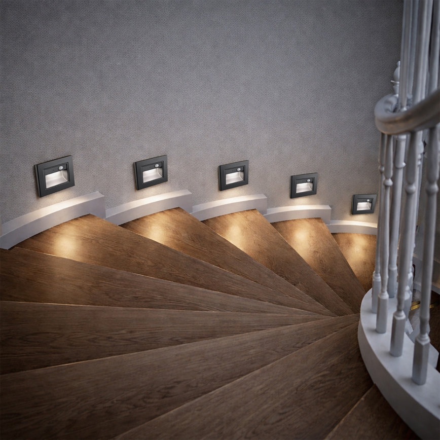 Brilagi - Lampada LED per gradini con sensore STEP LIGHT LED/1,5W/230V IP44 nera