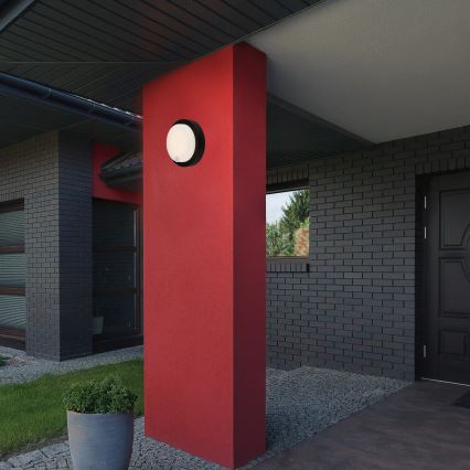 Brilo - Lampada da parete ricaricabile a LED per esterni con sensore, 4W/5V, 4400 mAh, IP44, nero