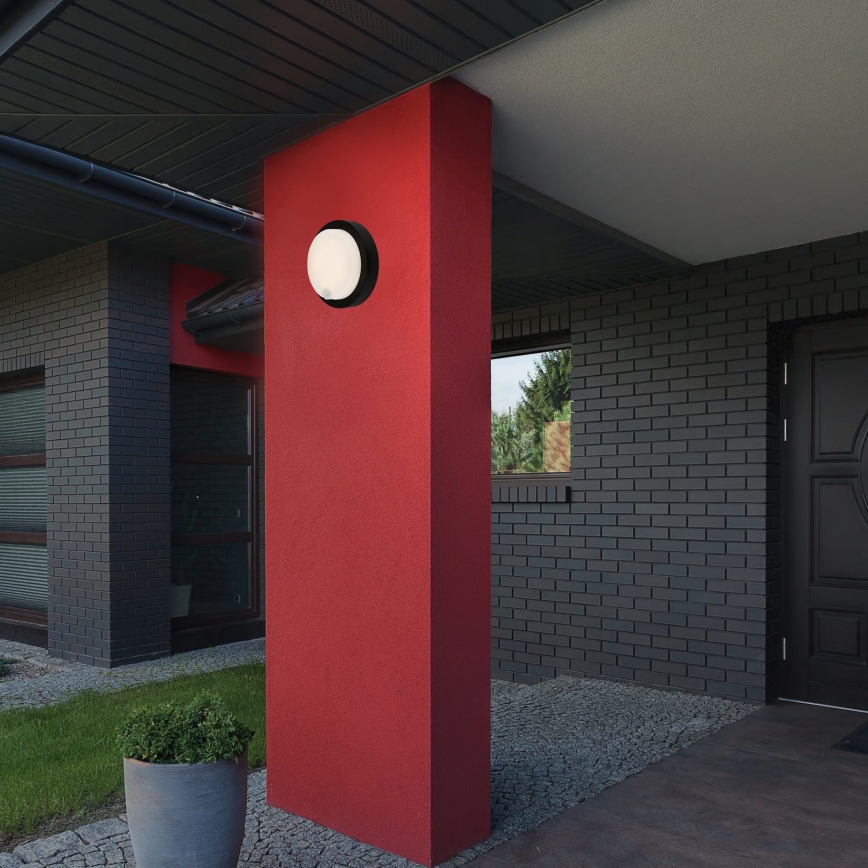 Brilo - Lampada da parete ricaricabile a LED per esterni con sensore, 4W/5V, 4400 mAh, IP44, nero