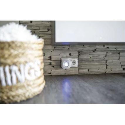 Campanello wireless con spina integrata 230V + 1xCR2032 IP44 bianco