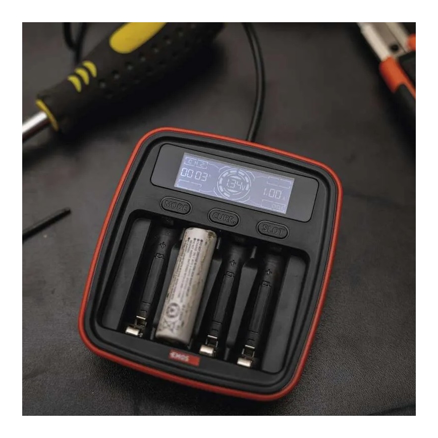 Caricabatterie con display LCD 4xAA/AAA 5V