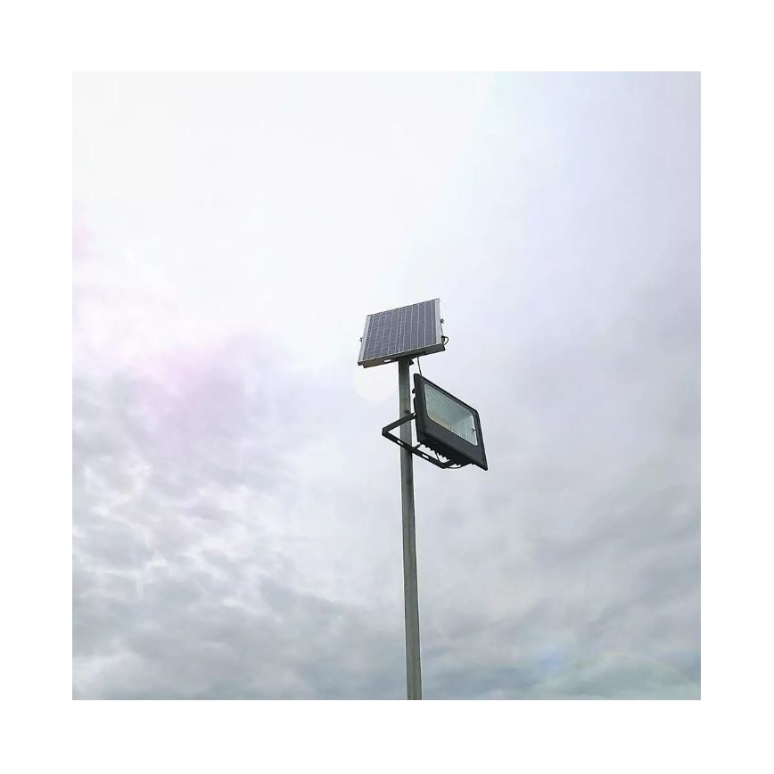 Faretto solare dimmerabile a LED LED/12W/3,2V 6000K IP65 5000 mAh con telecomando