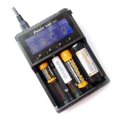 Fenix FENAREA4 - Caricabatterie 4xLi-ion/AAA/AA/C 5V