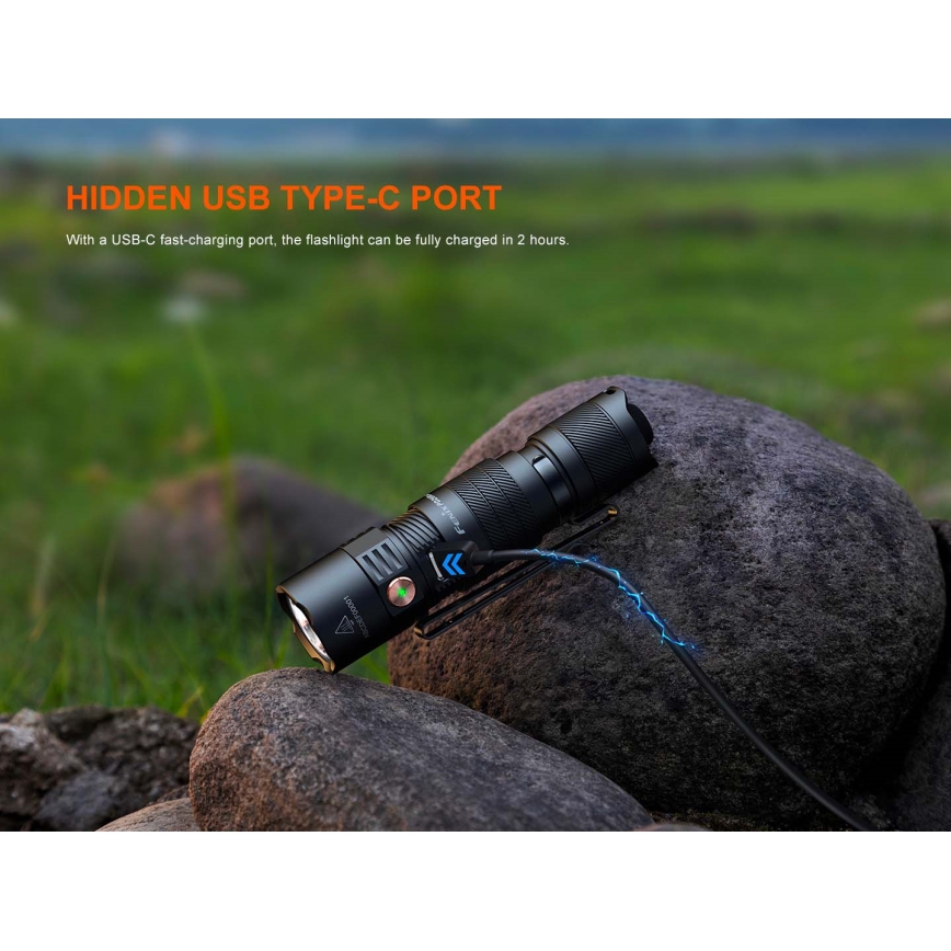 Fenix PD26RACE - Torcia LED ricaricabile dimmerabile LED/USB 1600 mAh IP68 1300 lm 556 h nero