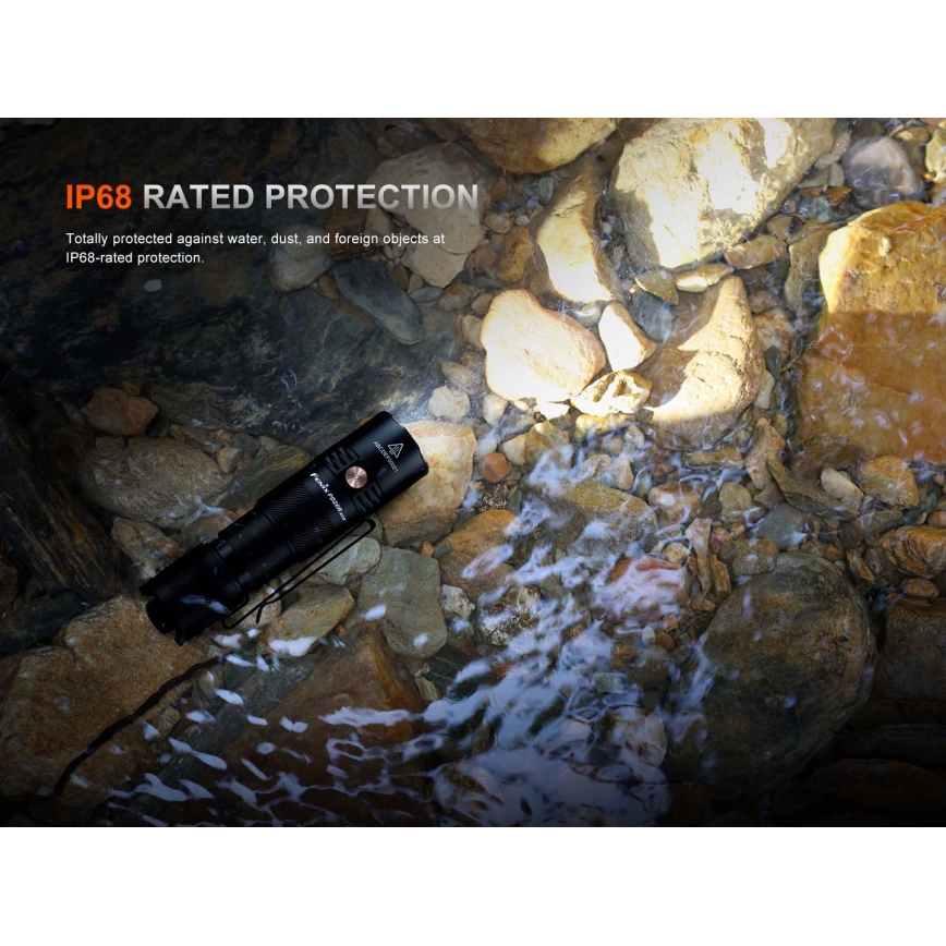Fenix PD26RACE - Torcia LED ricaricabile dimmerabile LED/USB 1600 mAh IP68 1300 lm 556 h nero