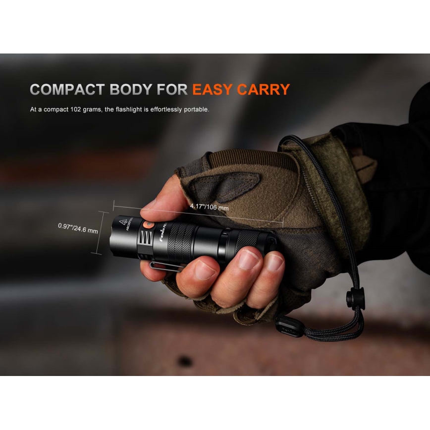 Fenix PD26RACE - Torcia LED ricaricabile dimmerabile LED/USB 1600 mAh IP68 1300 lm 556 h nero