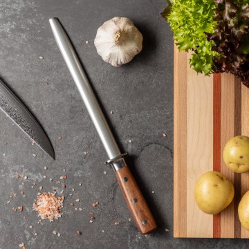 Gudaro - Asta affilacoltelli TAKUMI con manico in legno Pakka