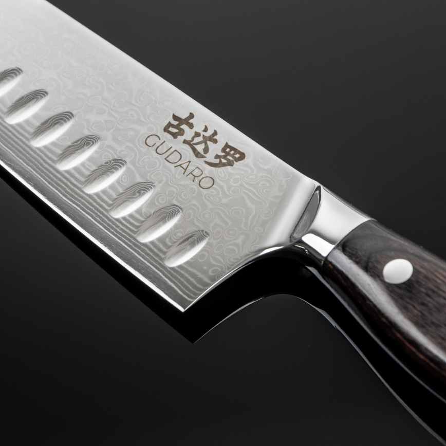 Gudaro - Coltello da cucina Santoku in acciaio damascato SHIRO 7, 67 strati d'acciaio, lunghezza 17,5 cm