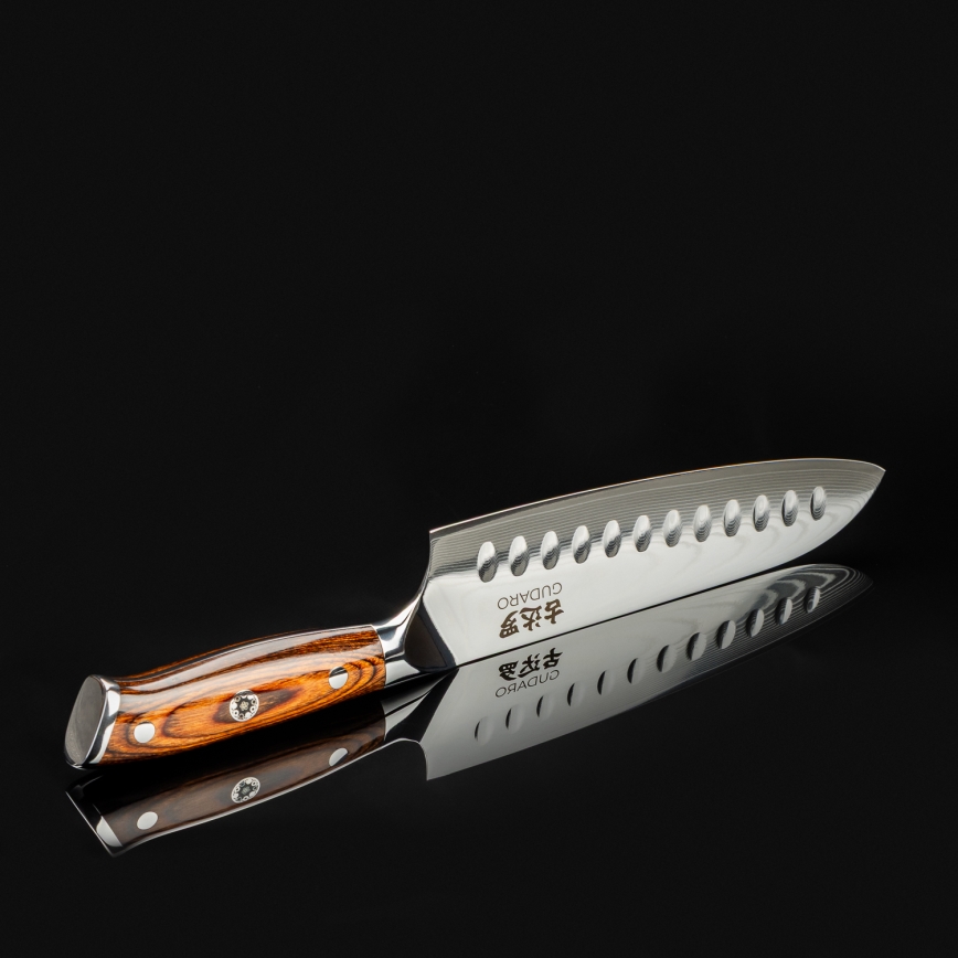 Gudaro - Coltello da cucina santoku in acciaio damascato FENG 7,5, 67 strati d'acciaio, lunghezza 18 cm