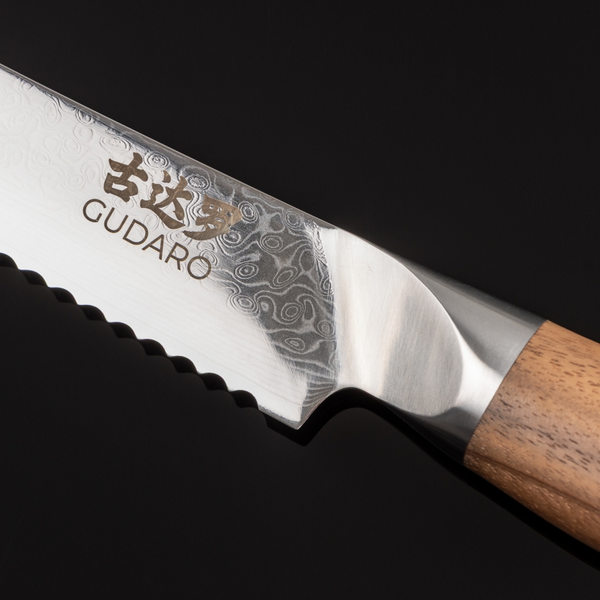Gudaro - Coltello da pane in damasco TAKUMI 8, 67 strati di acciaio, lunghezza 20 cm, manico in noce