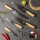 Gudaro - Set da 5 coltelli da cucina in acciaio damascato HIKARI + ceppo per coltelli e forbici per pollame