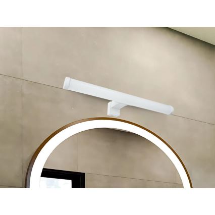 Illuminazione LED per specchio da bagno LED/8W/230V 30 cm IP44 bianco