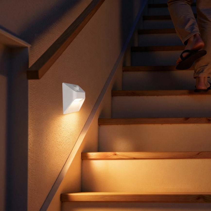 Immax 08308L - Lampada LED ricaricabile per scale con sensore di movimento e sensore crepuscolare STEP LIGHT LED/0,3W/3,7V 2200 mAh IP53 bianco