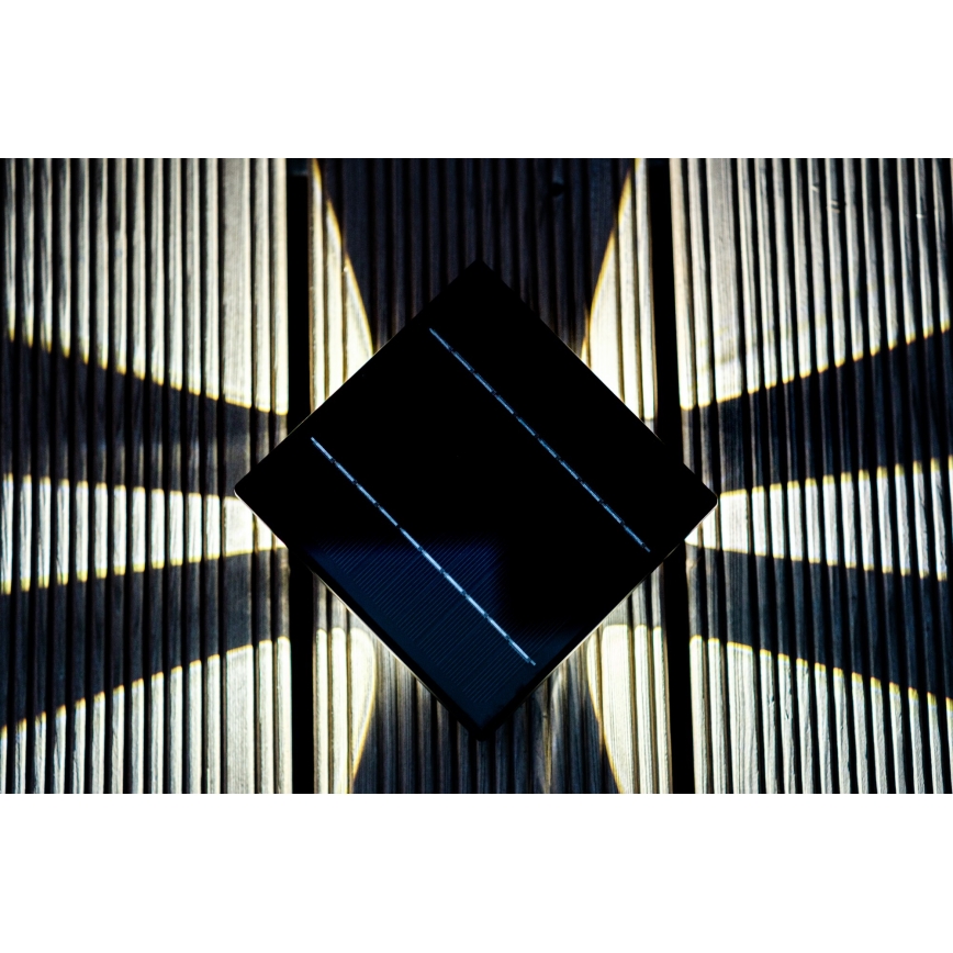 Applique a LED solare con sensore LED/2W/5V IP54 1300 mAh
