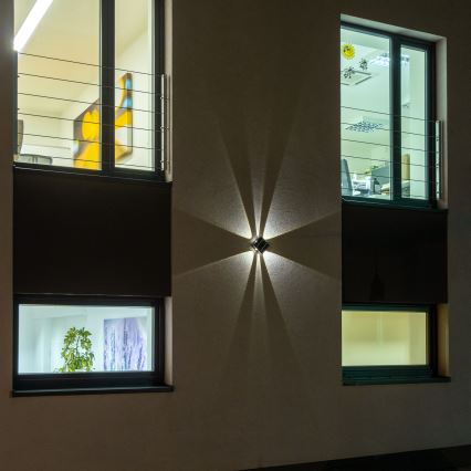 Applique a LED solare con sensore LED/2W/5V IP54 1300 mAh