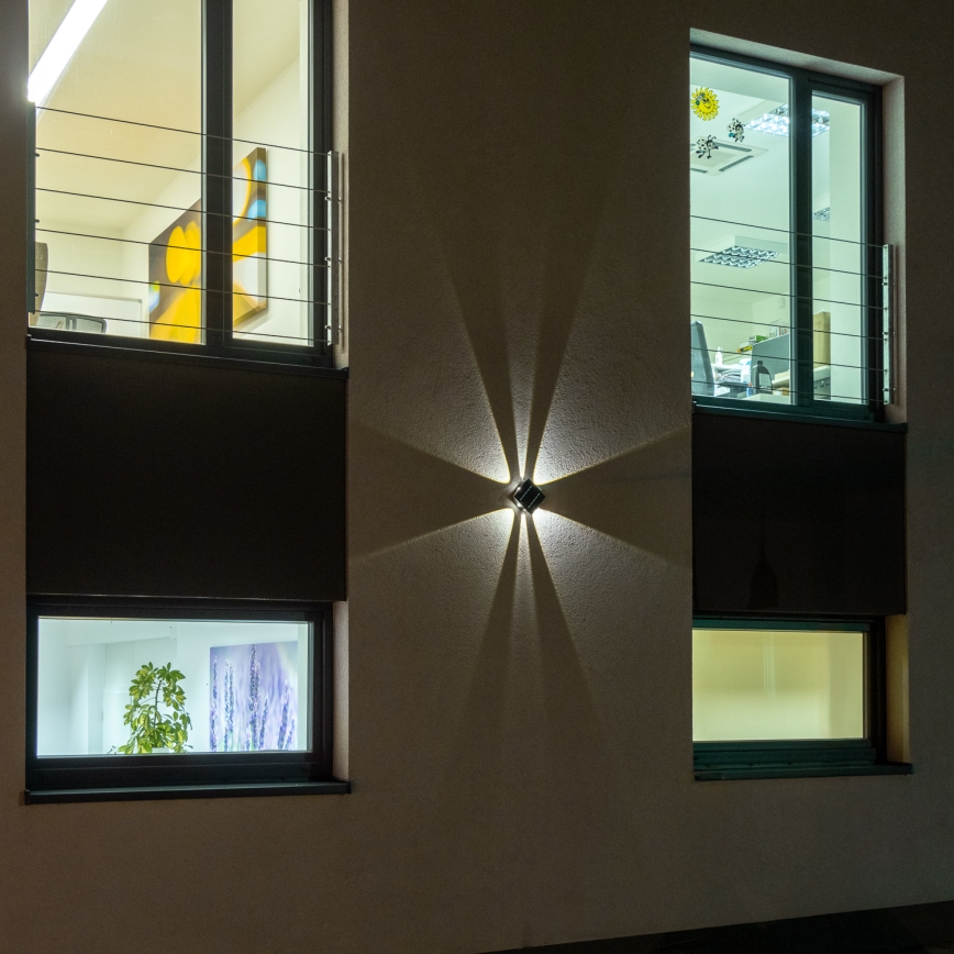 Applique a LED solare con sensore LED/2W/5V IP54 1300 mAh