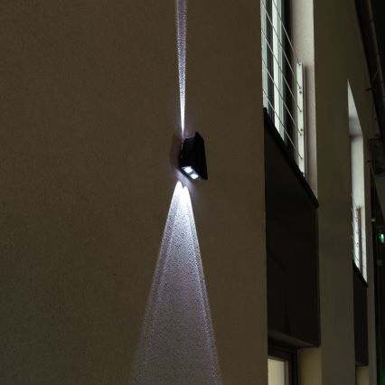 Applique a LED solare con sensore LED/2W/5V IP54 1300 mAh