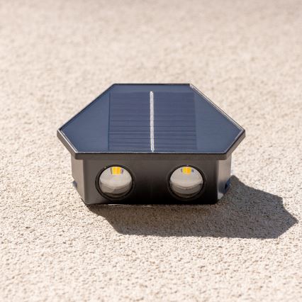 Applique a LED solare con sensore LED/2W/5V IP54 1300 mAh