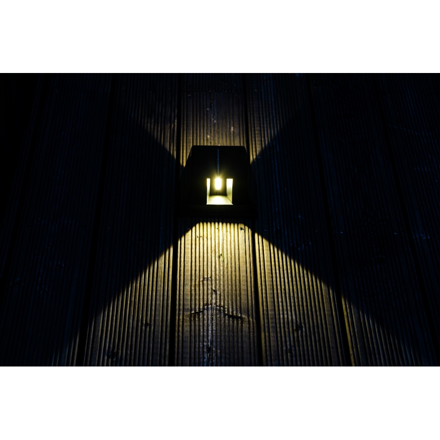 Applique a LED solare con sensore LED/2W/5V IP54 1300 mAh