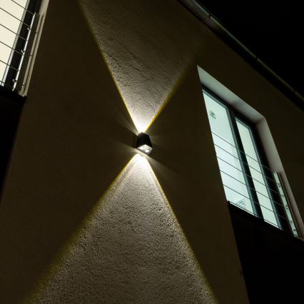 Applique a LED solare con sensore LED/2W/5V IP54 1300 mAh