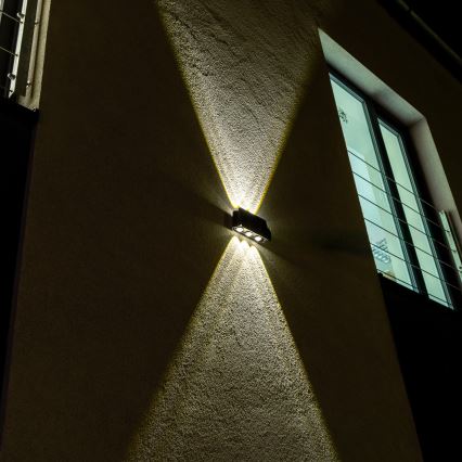 Applique a LED solare con sensore LED/2W/5V IP54 1300 mAh