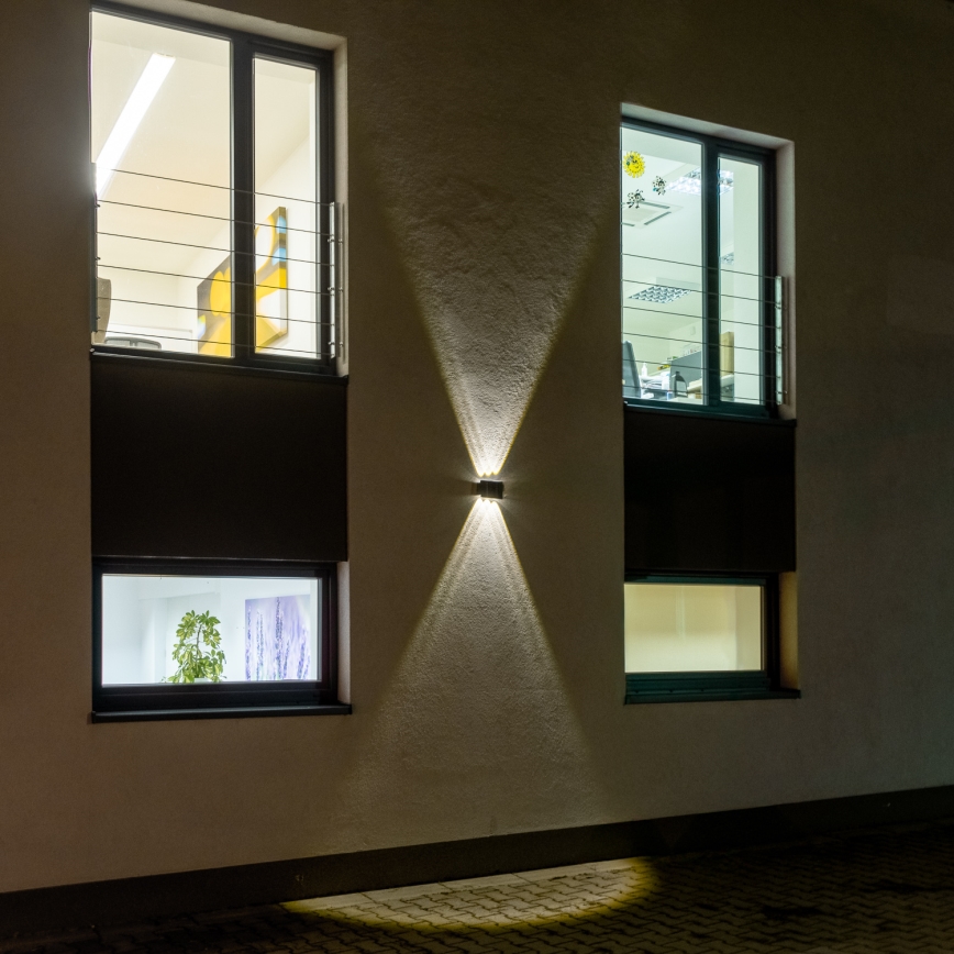 Applique a LED solare con sensore LED/2W/5V IP54 1300 mAh