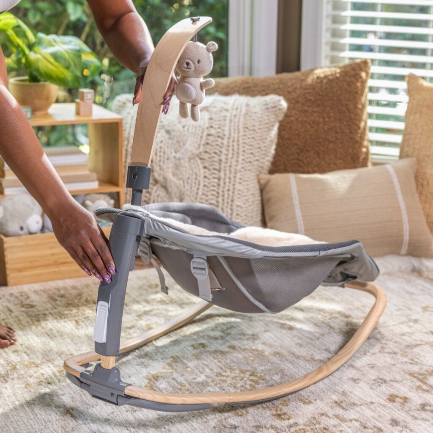 Ingenuity - Lettino vibrante per bambini con melodia EVERY SEASON WESLEY 3xC grigio