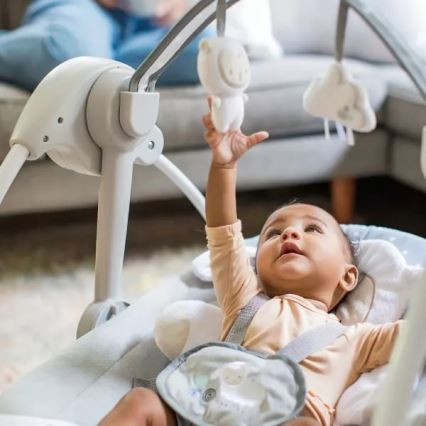 Ingenuity - Per bambini altalena con melodia CUDDLE LAMB 4xLR14