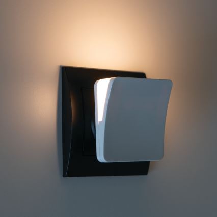 Luce LED orientativa con sensore crepuscolare da inserire nella presa HOFI LED/0,28W/230V bianca