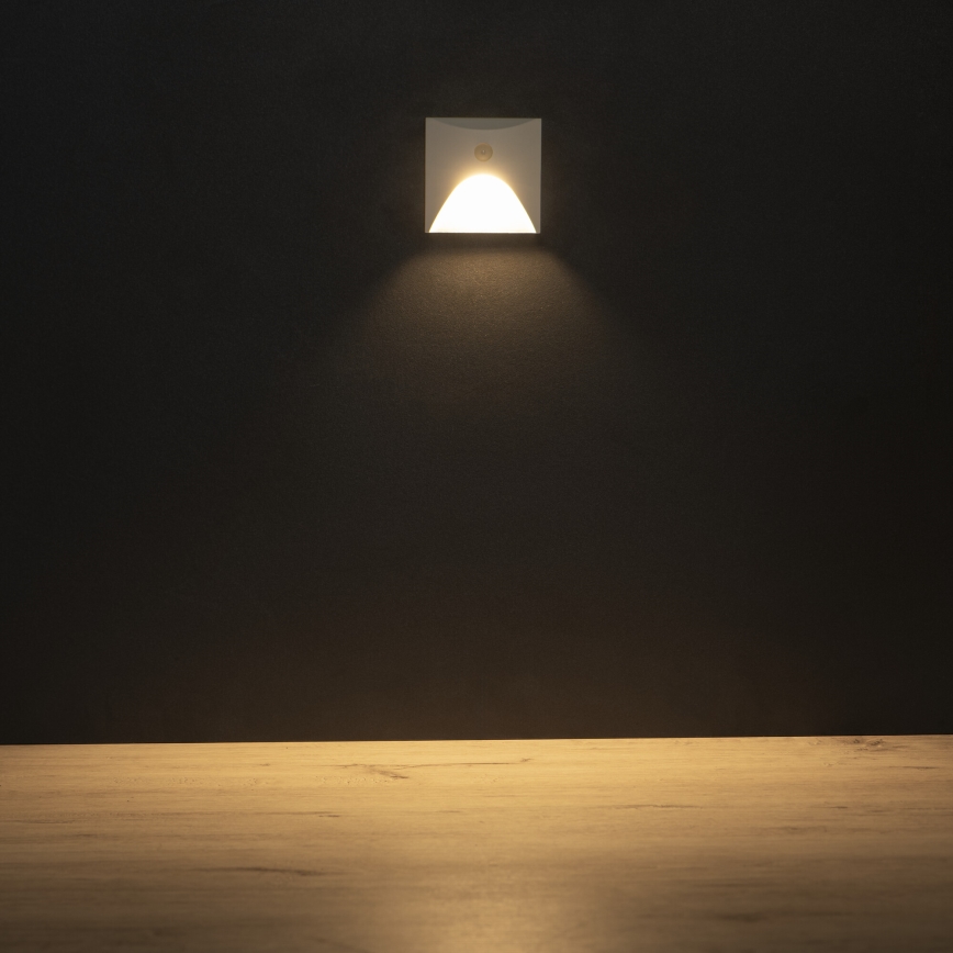 Lampada LED per scale con sensore di movimento e sensore crepuscolare EXIN LED/2,5W/230V 3000K IP65 bianca squadrata