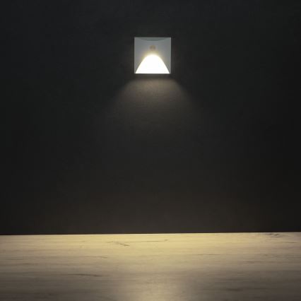 Lampada per scale LED con sensore di movimento e sensore crepuscolare EXIN LED/2,5W/230V 4000K IP65 bianca, quadrata