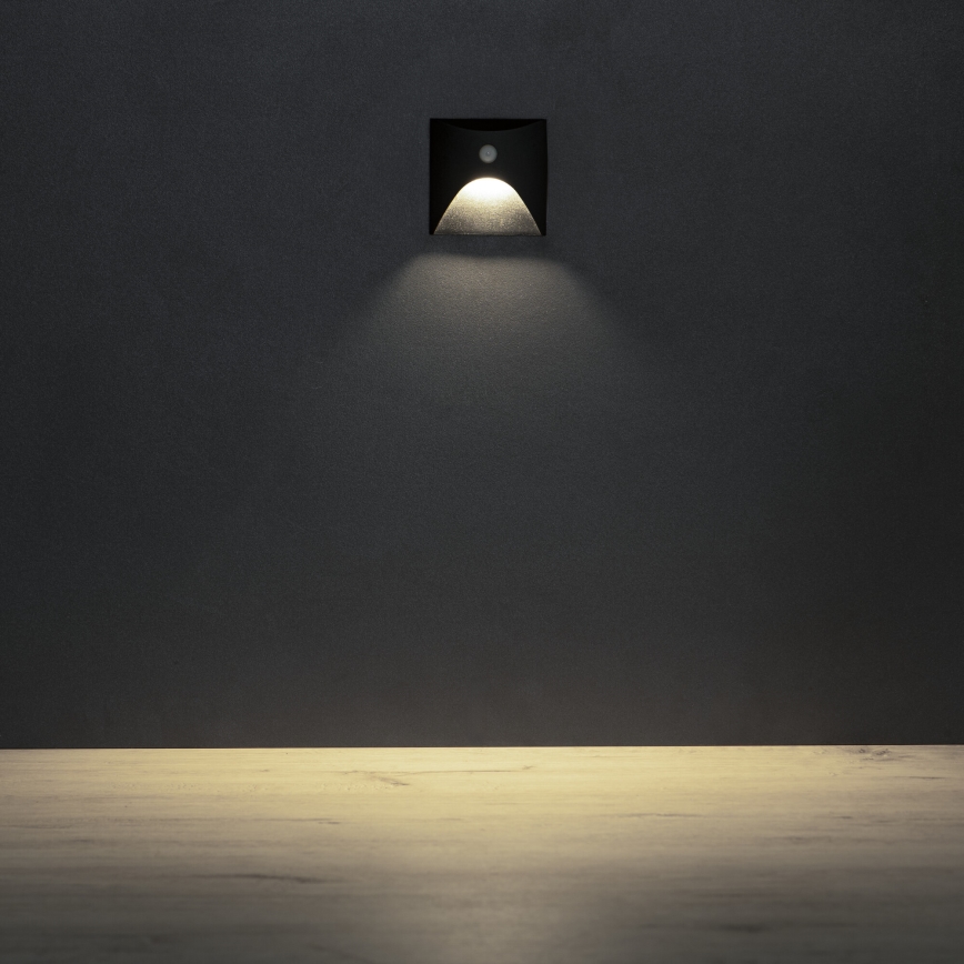 Lampada a LED per scale con sensore di movimento e crepuscolare EXIN LED/2,5W/230V 4000K IP65 nera squadrata